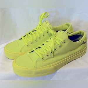 STRAYE shoes